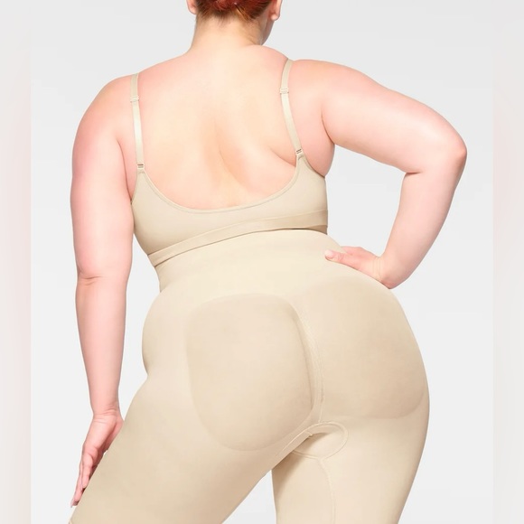 NWOT Skims Sculpting High Waisted Shorts Sand Color Size 2XL - Picture 3 of 8